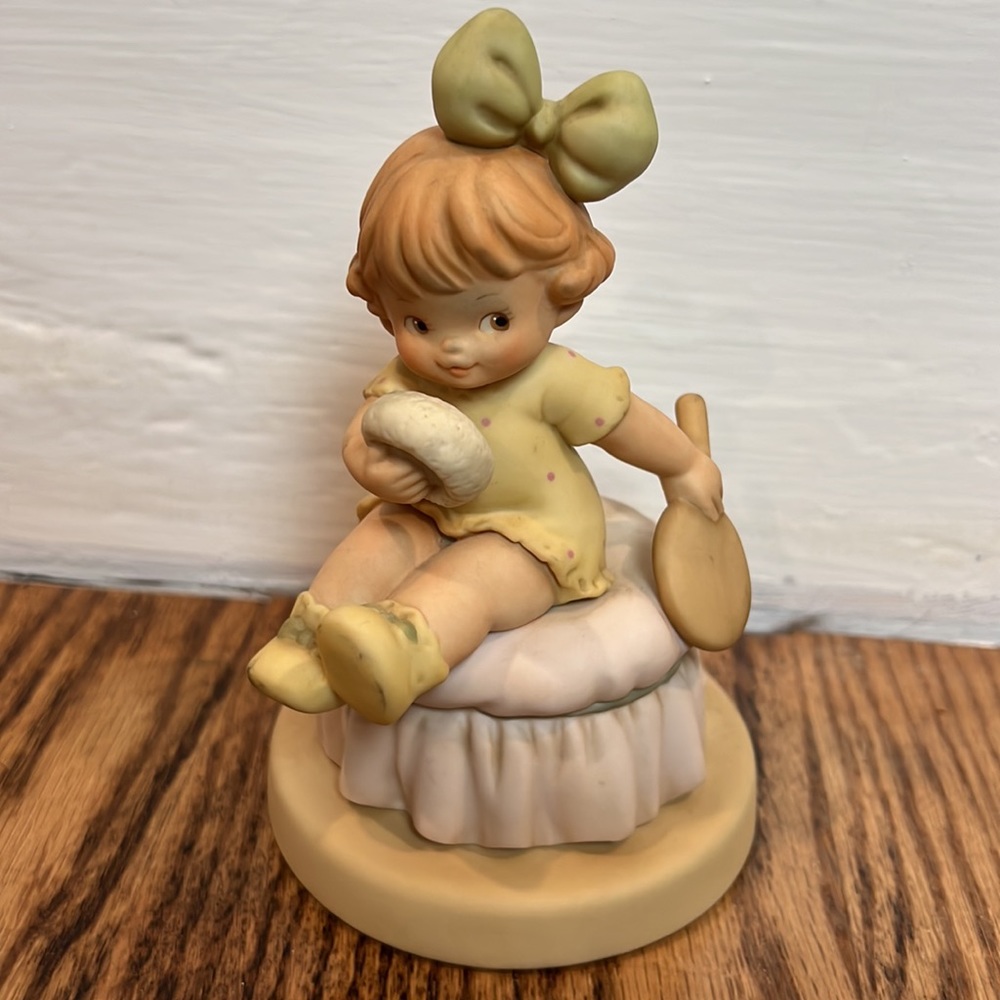Vintage Memories of Yesterday Figurine - Taking After Mother